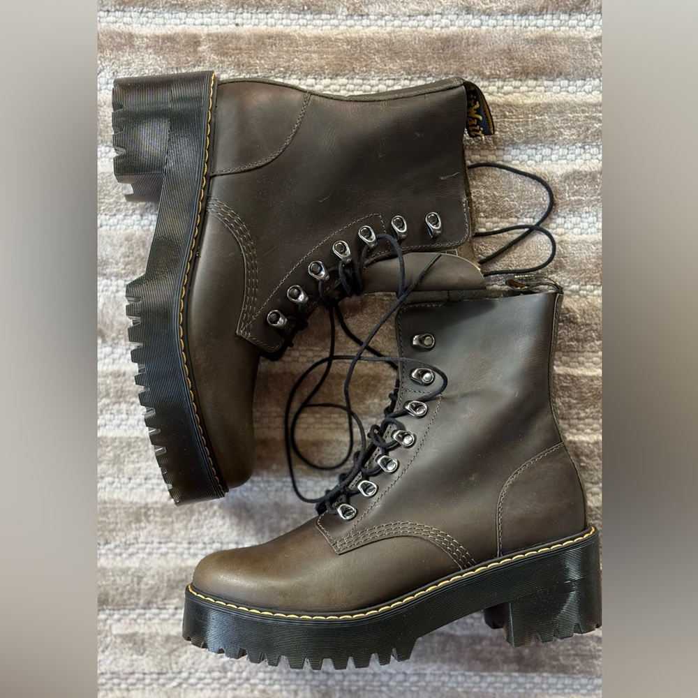 Dr. Martens Leona leather platform boot in dark taupe SZ 10 / 43 EU NWOT
